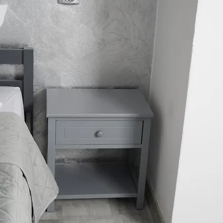 24 Shades Of Grey, Rezerva Acum Apartament Ultracentral, Ceai, Cafea, Saltea 160 Cm Memory Foam * Крайова