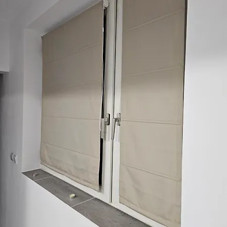 24 Shades Of Grey, Rezerva Acum Apartament Ultracentral, Ceai, Cafea, Saltea 160 Cm Memory Foam * Крайова