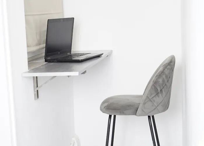 24 Shades Of Grey, Rezerva Acum Ultracentral, Ceai, Cafea, Filtru Apa Rece-fierbinte, Saltea 160 Cm Memory Foam كرايوفا